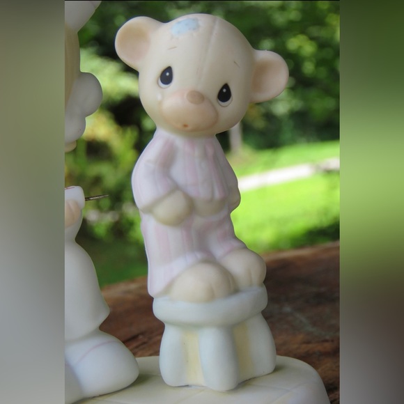 Previous Moments figurine “Love Beareth All Things” - Picture 4 of 7